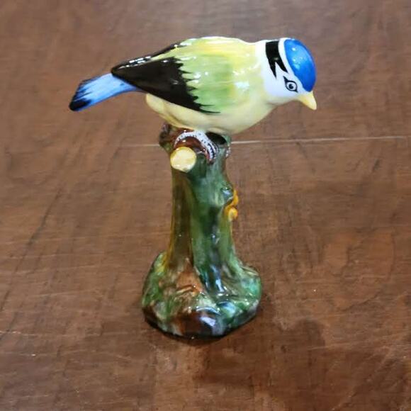 Vintage Tuscan Blue Cap Female Yellow Bird Figurine England 5.25". - Picture 15 of 16